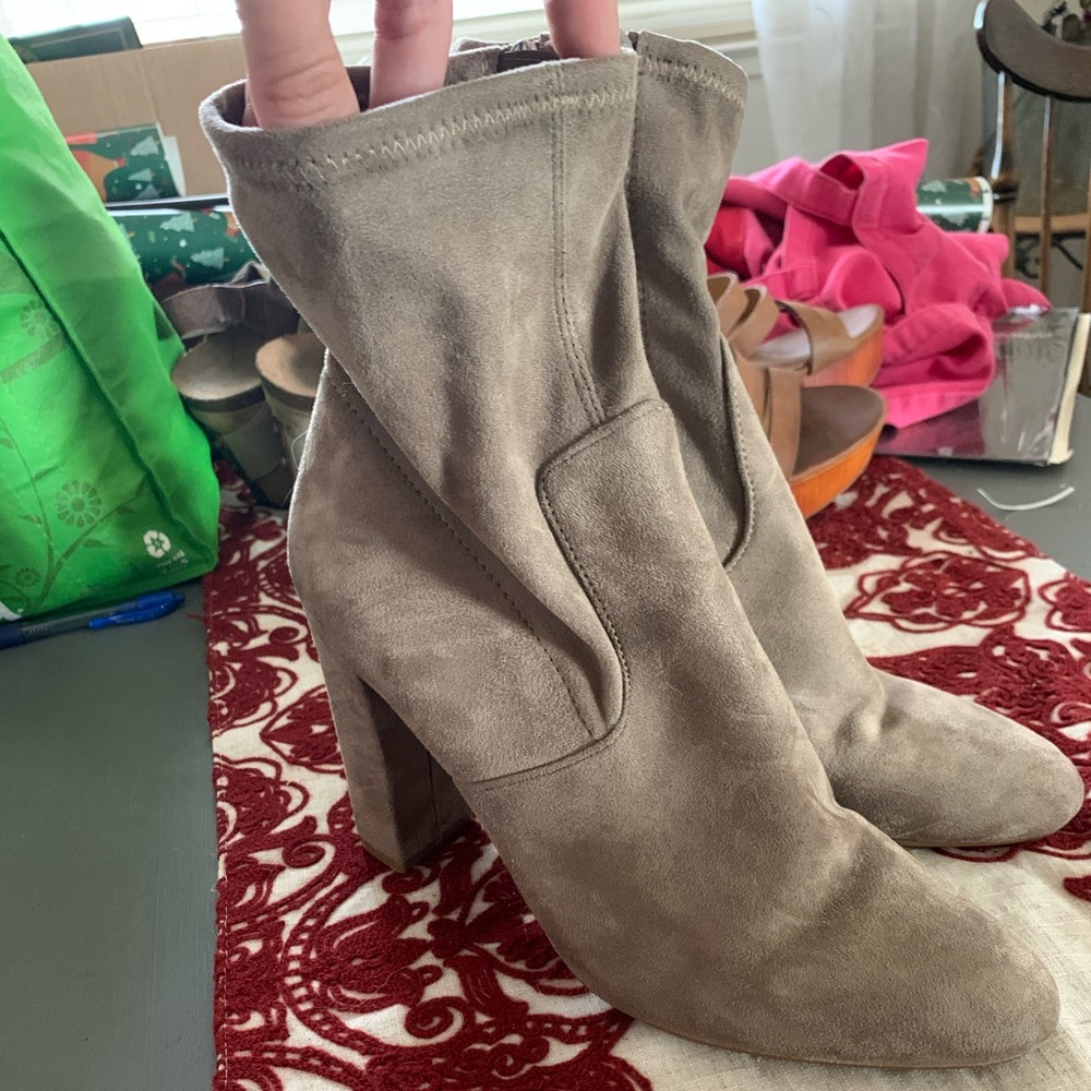 Size 10 Steven madden heeled booties